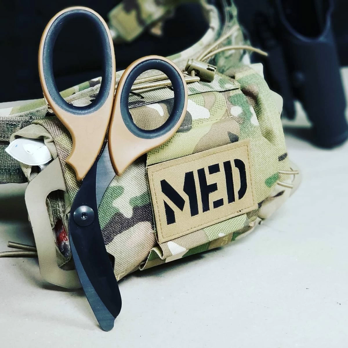 IMG_20211215_102615_628 Trauma shears secured in a "MED" patched medical pouch, likely integral to a tactical/emergency med kit.